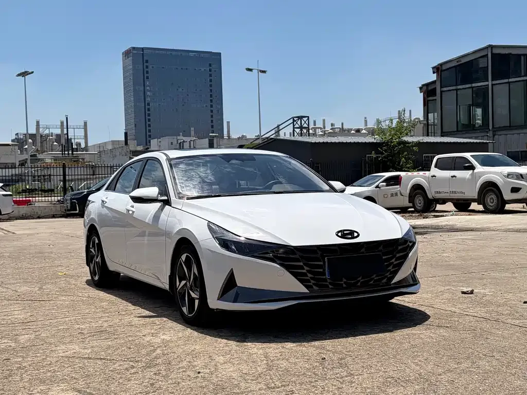 Hyundai Elantra — фото 3
