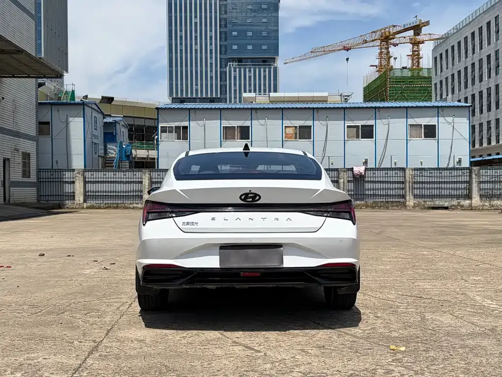 Hyundai Elantra — фото 8
