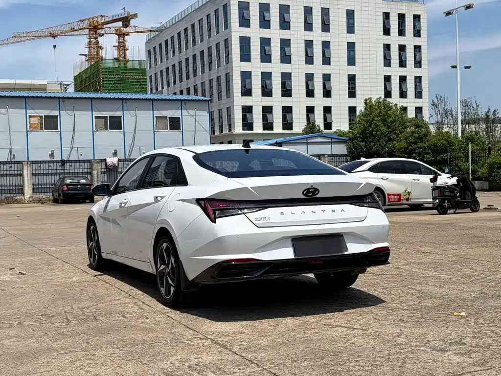 Hyundai Elantra — фото 9