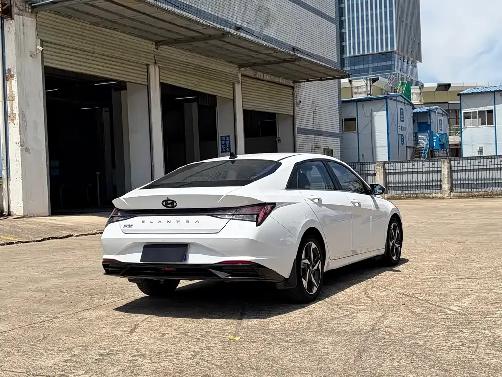 Hyundai Elantra — фото 6
