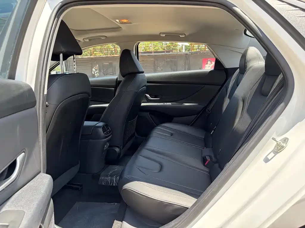 Hyundai Elantra — фото 4