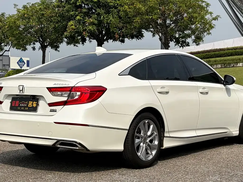 Honda Accord — фото 8