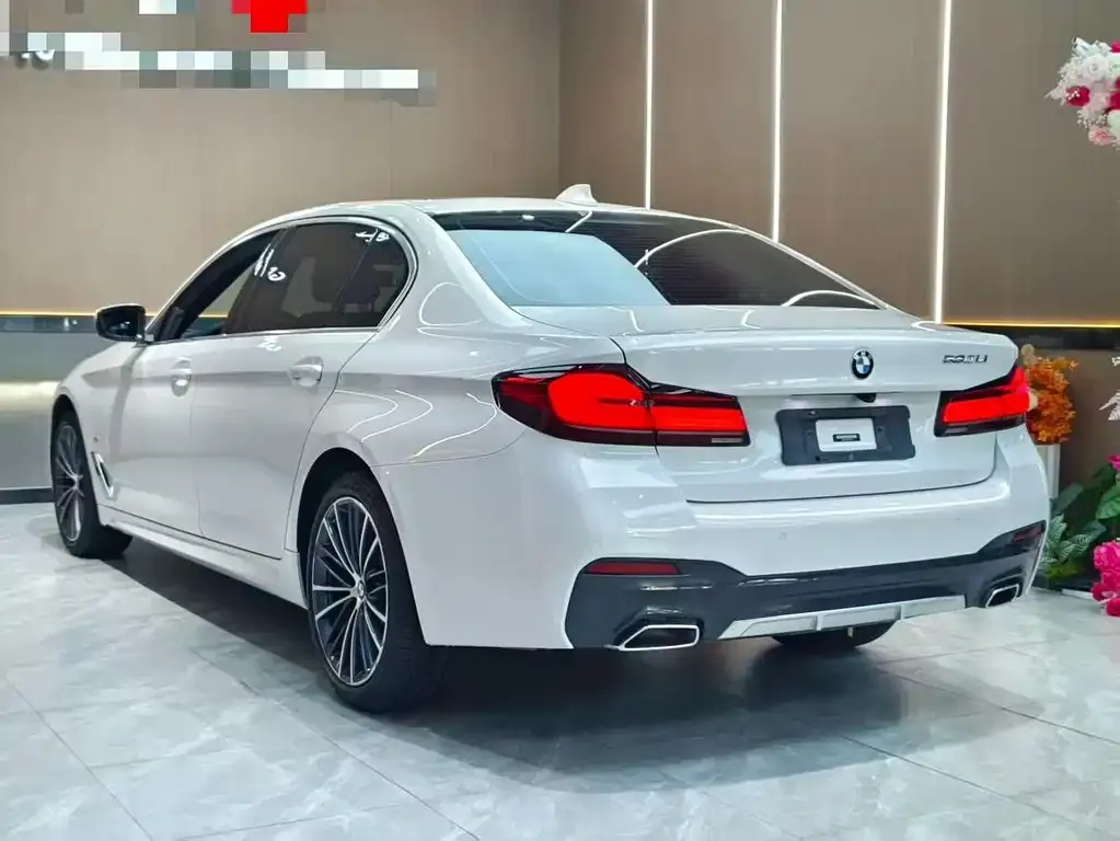 BMW 5 Series — фото 4