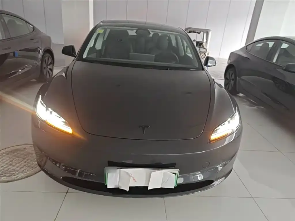 Tesla Model 3 — фото 3