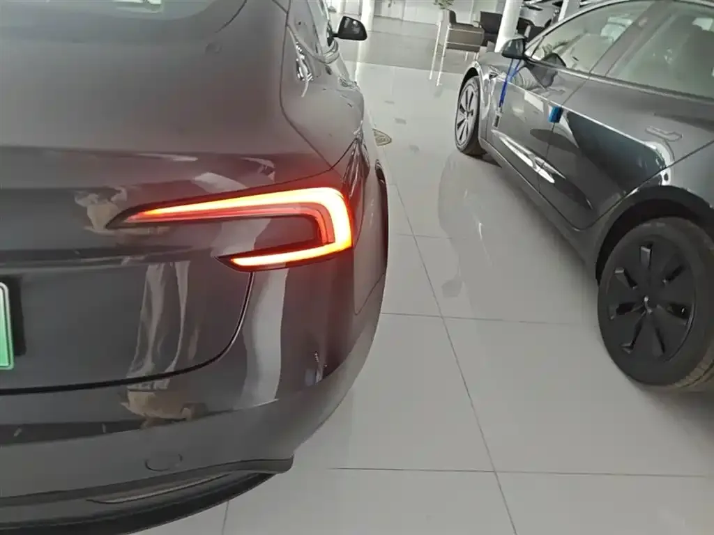 Tesla Model 3 — фото 8