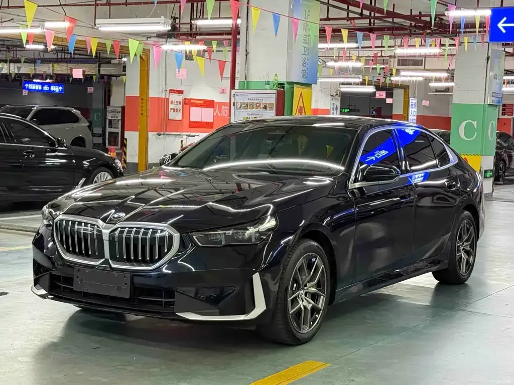BMW 5 Series — фото 1