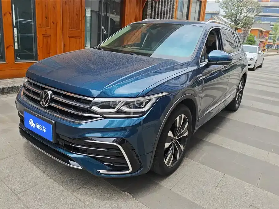 Volkswagen Tiguan L — фото 1