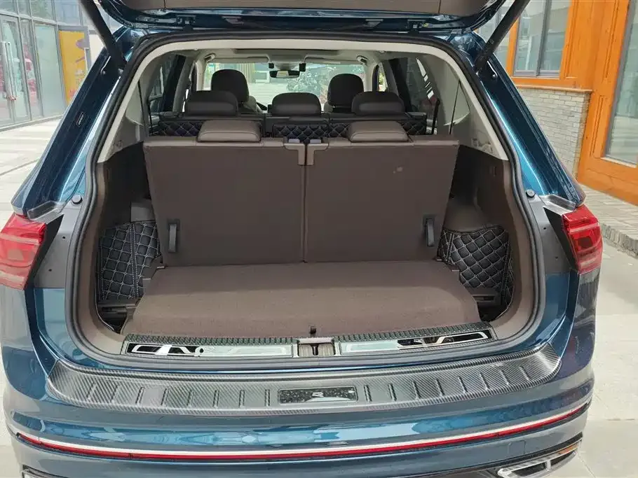 Volkswagen Tiguan L — фото 10
