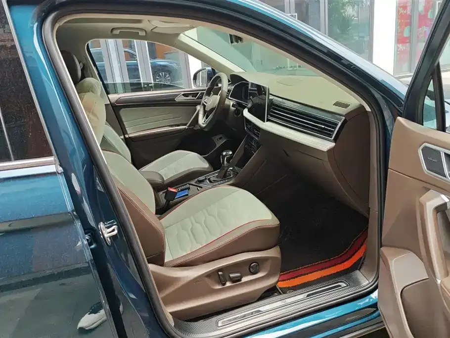 Volkswagen Tiguan L — фото 5