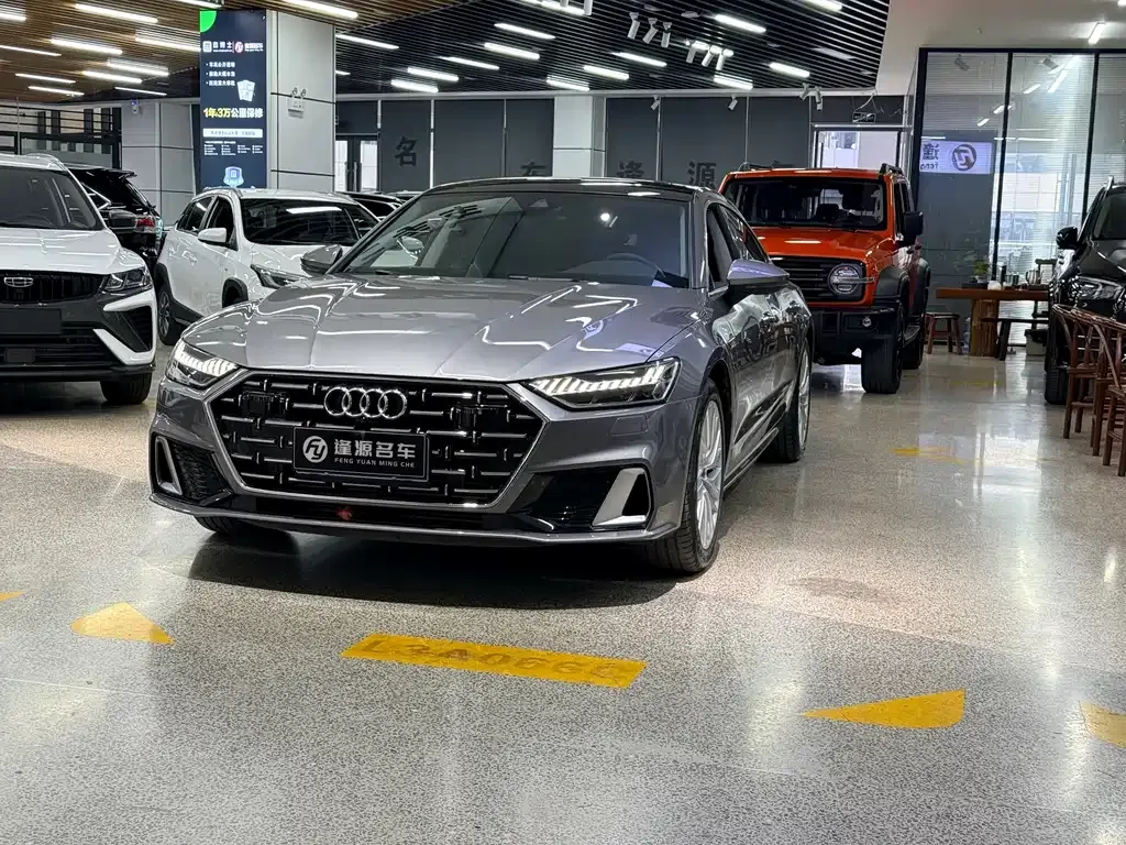 Audi A7L — фото 1