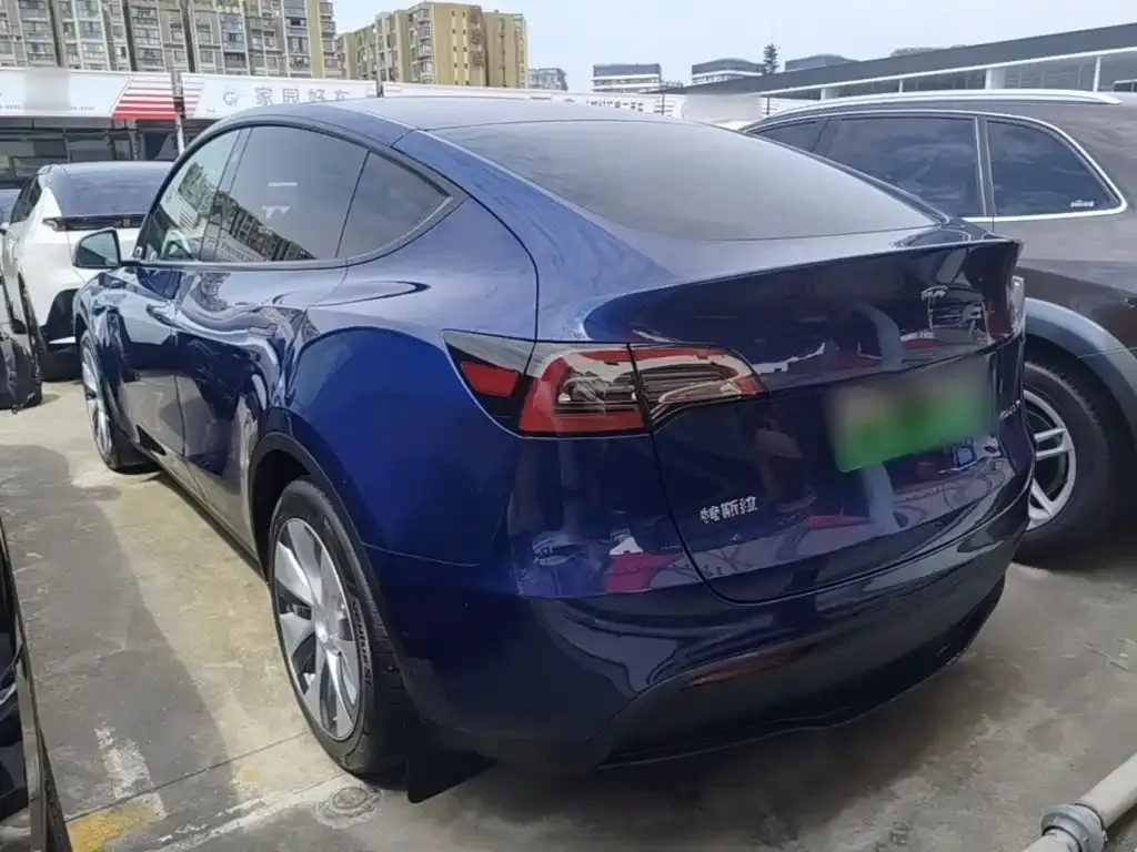 Tesla Model Y — фото 4