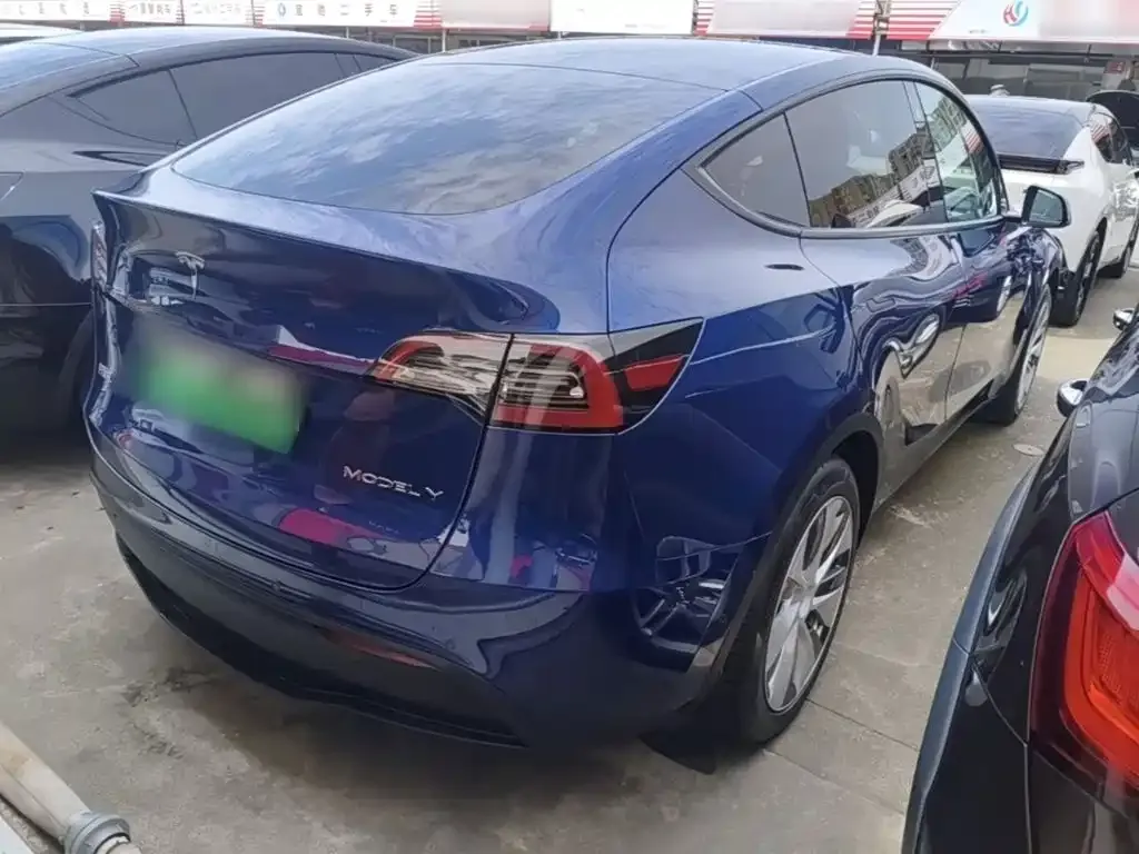 Tesla Model Y — фото 5