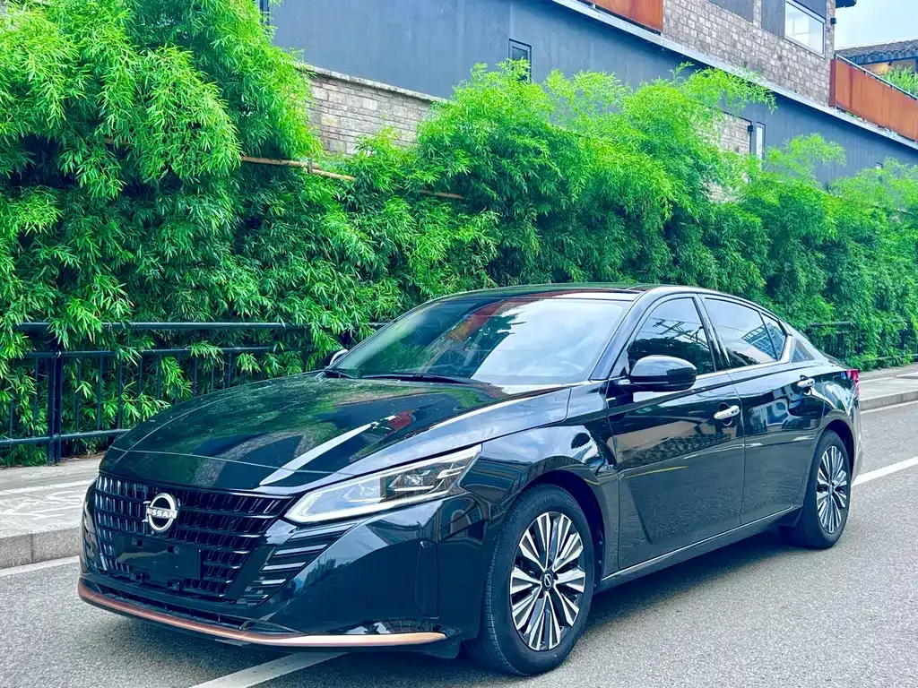 Nissan Teana — фото 1
