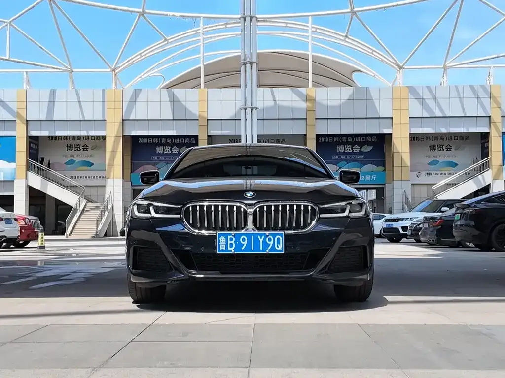BMW 5 Series — фото 1