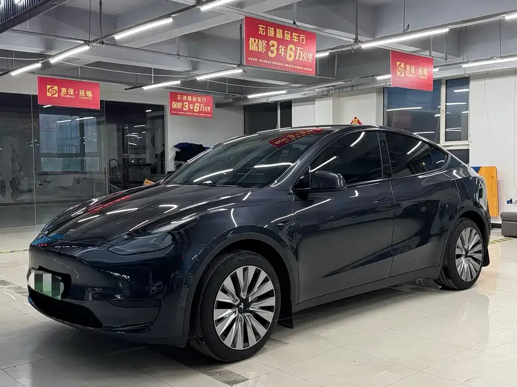Tesla Model Y — фото 1