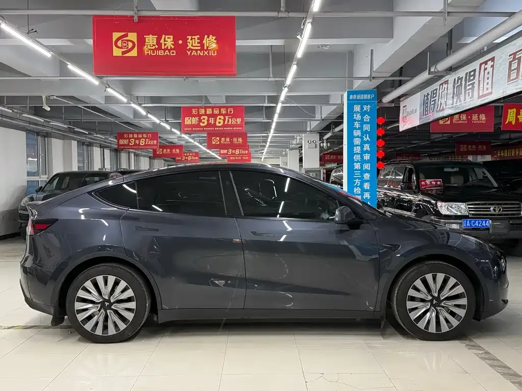 Tesla Model Y — фото 10