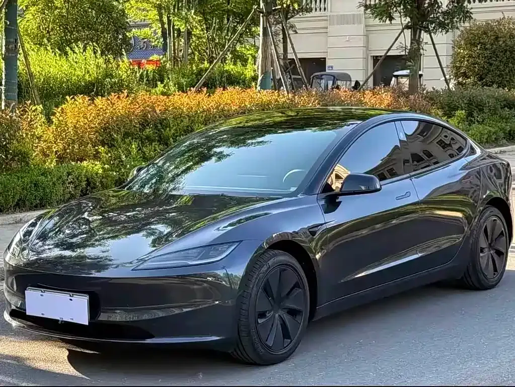 Tesla Model 3 — фото 3