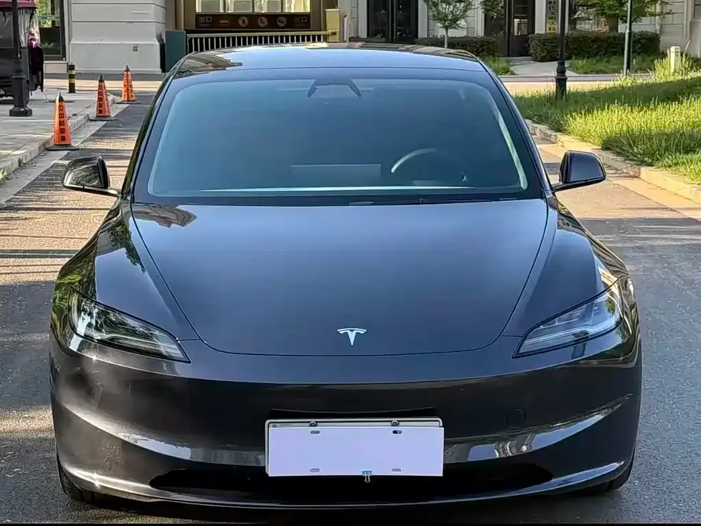 Tesla Model 3 — фото 8
