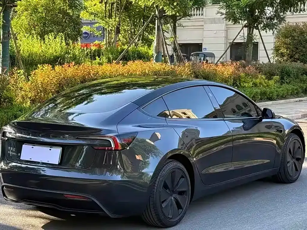 Tesla Model 3 — фото 4