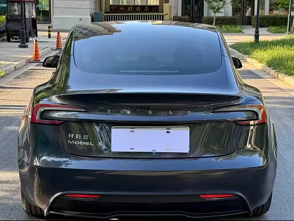 Tesla Model 3 — фото 9