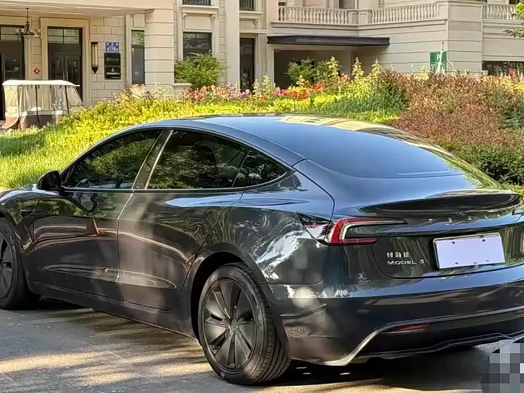 Tesla Model 3 — фото 10