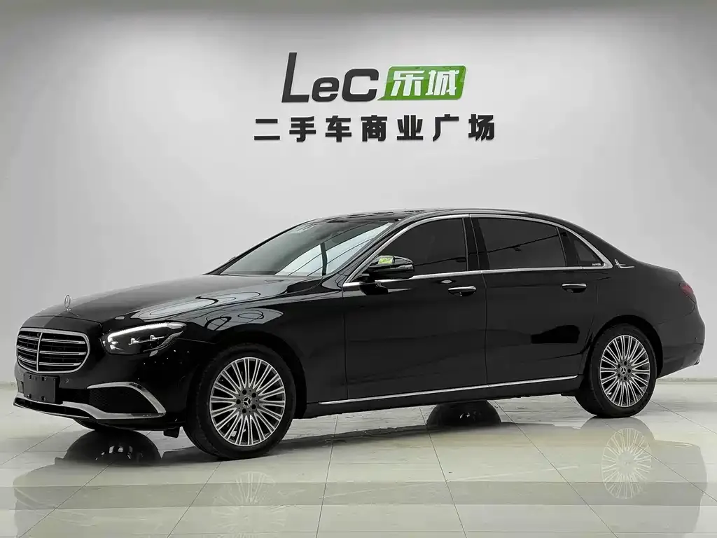Mercedes-Benz E-Class — фото 1