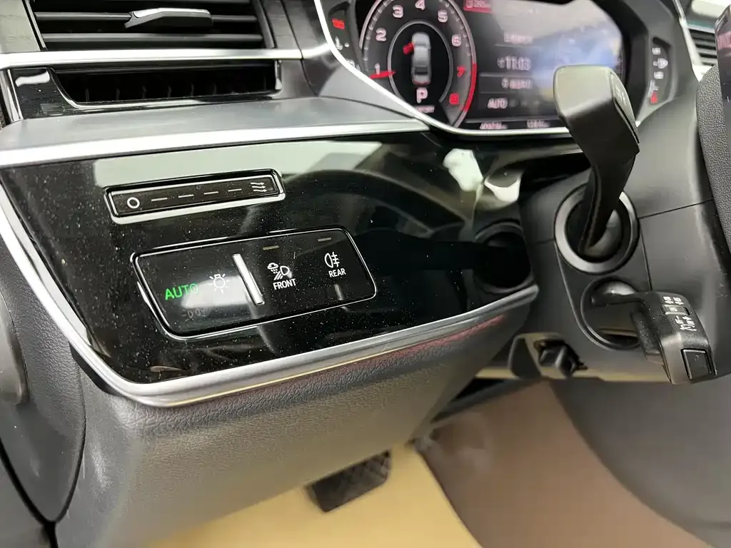 Audi A8 2024 из CN, фото 7