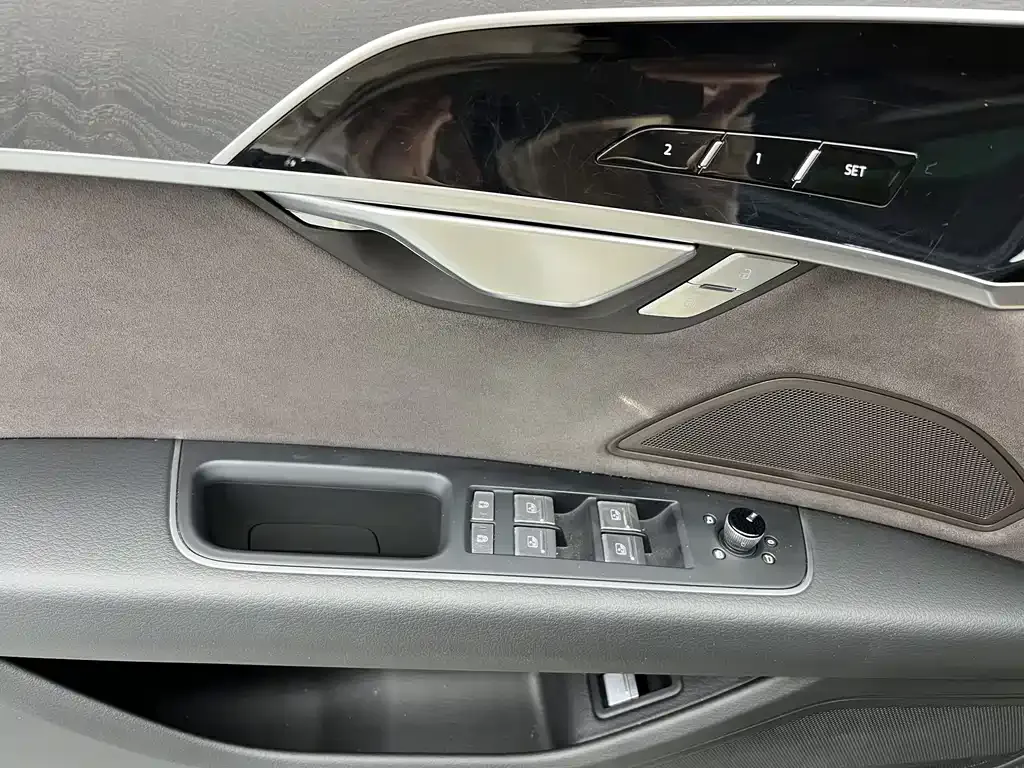 Audi A8 2024 из CN, фото 4