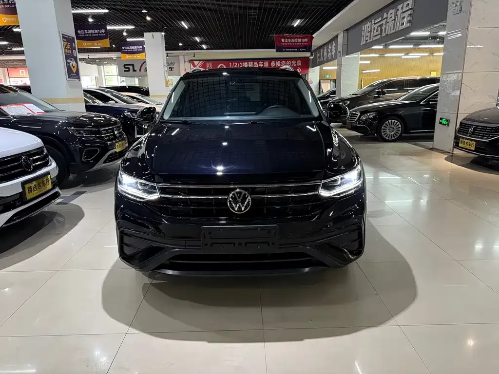 Volkswagen Tiguan L — фото 2
