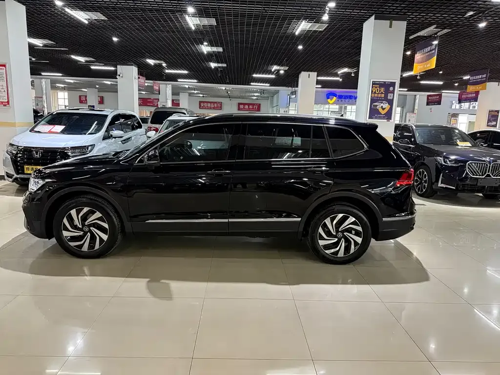 Volkswagen Tiguan L — фото 3