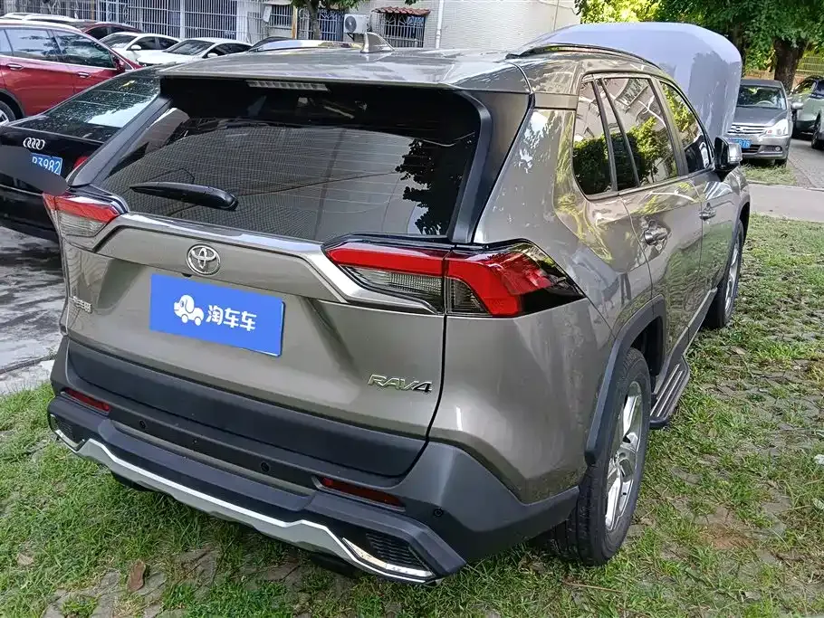 Toyota RAV4 — фото 4