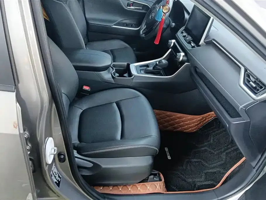 Toyota RAV4 — фото 2
