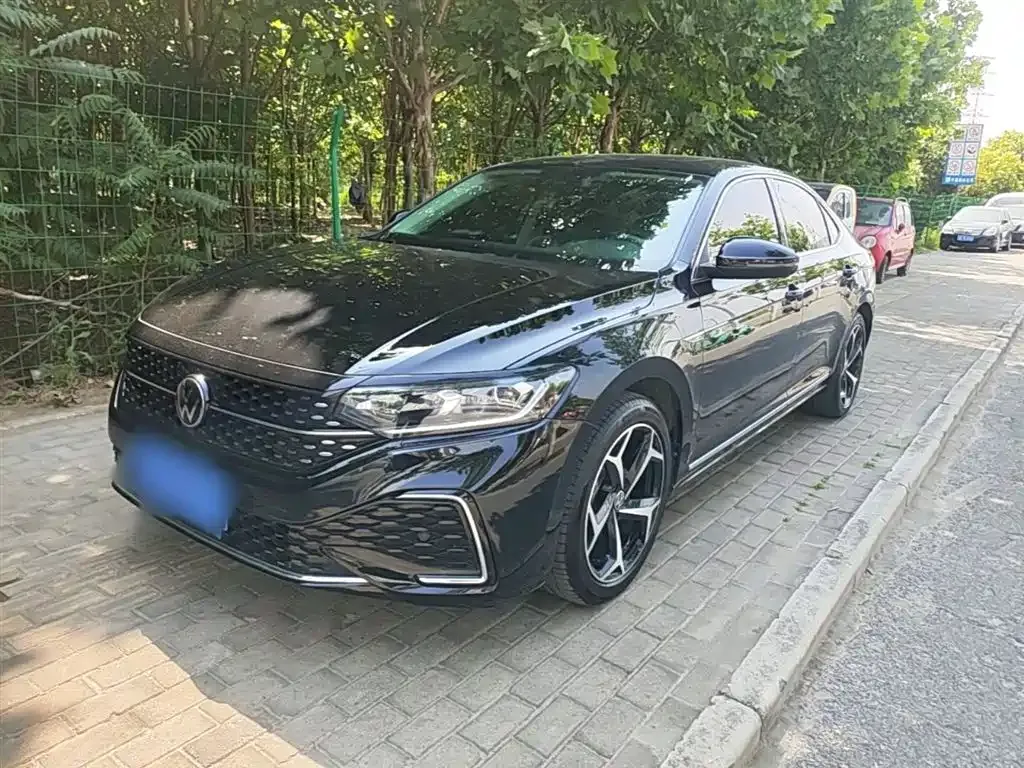 Volkswagen Passat — фото 1
