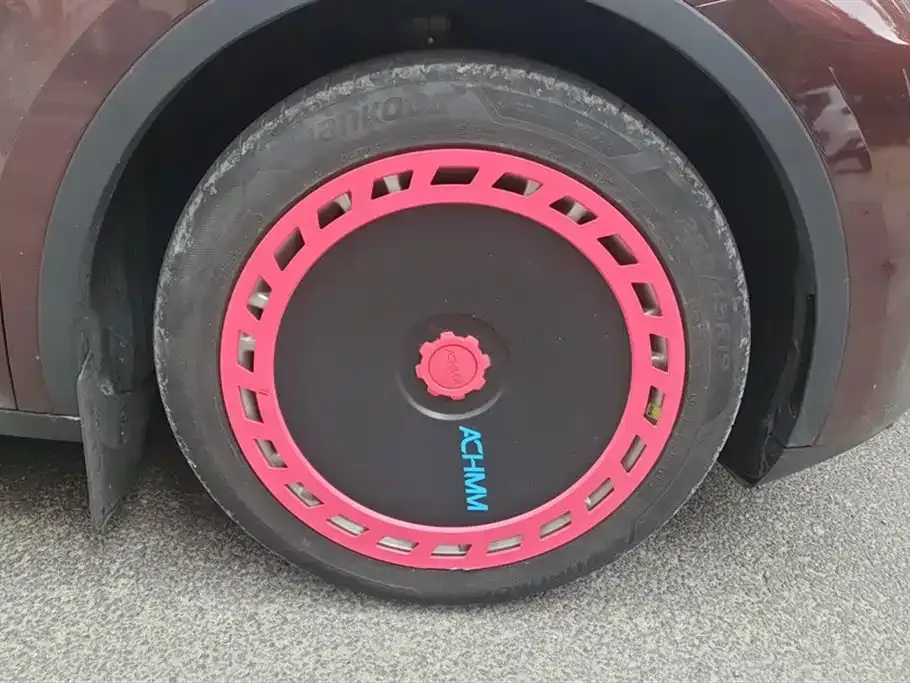 Tesla Model Y — фото 10