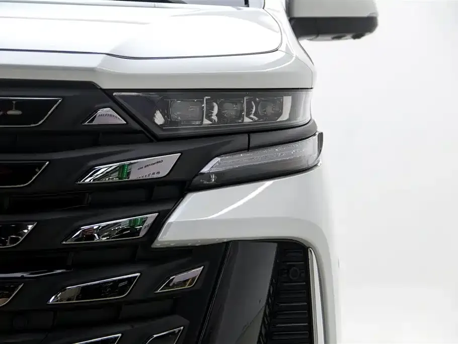 Toyota Vellfire — фото 7