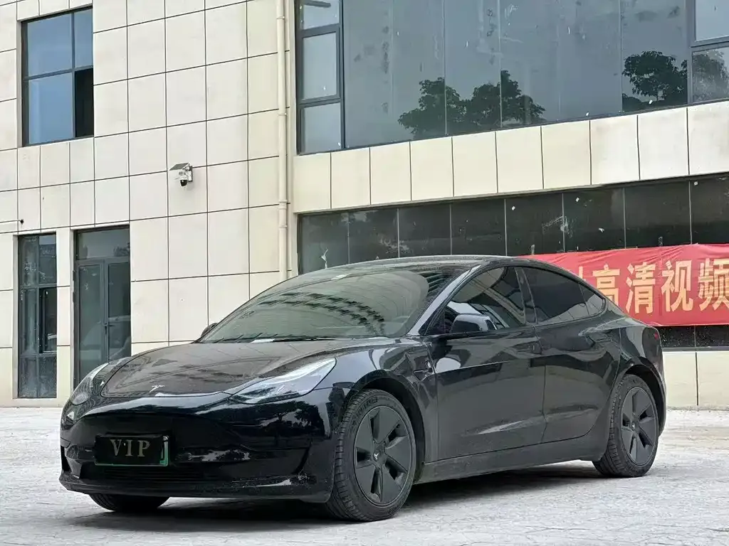 Tesla Model 3 — фото 1
