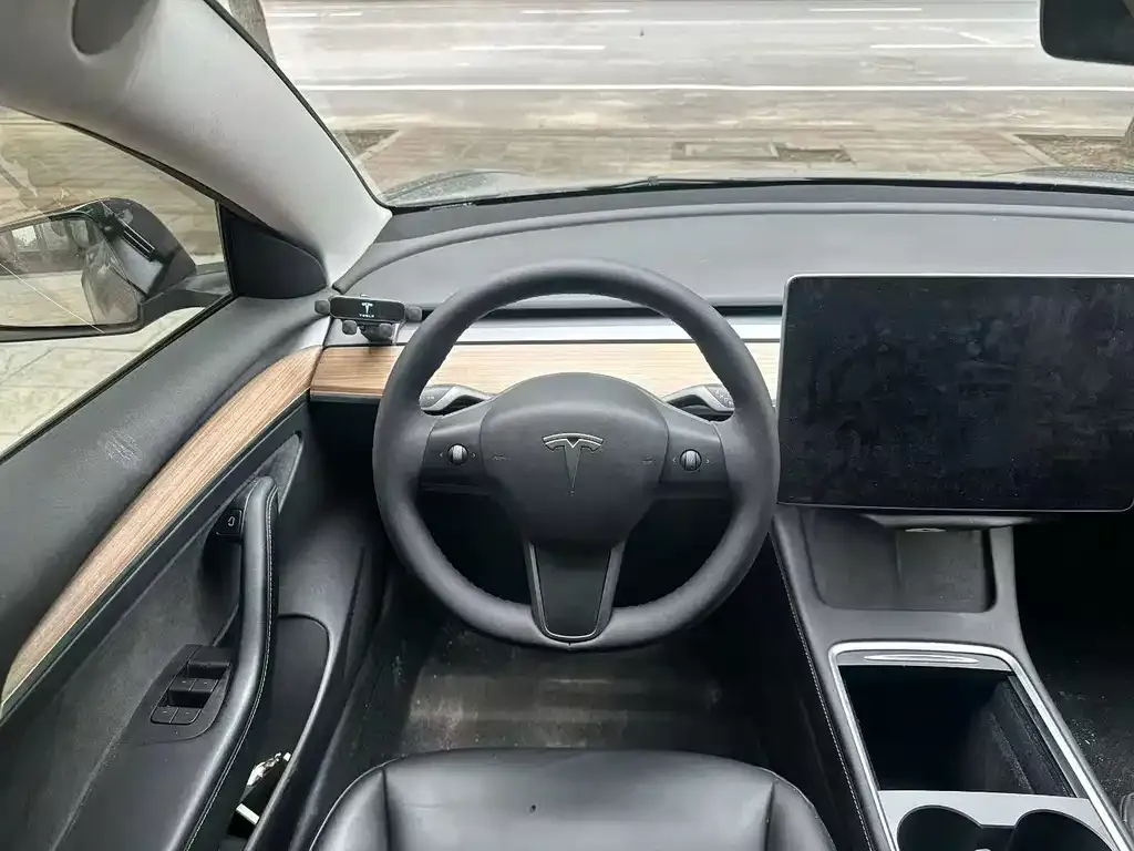 Tesla Model 3 — фото 8