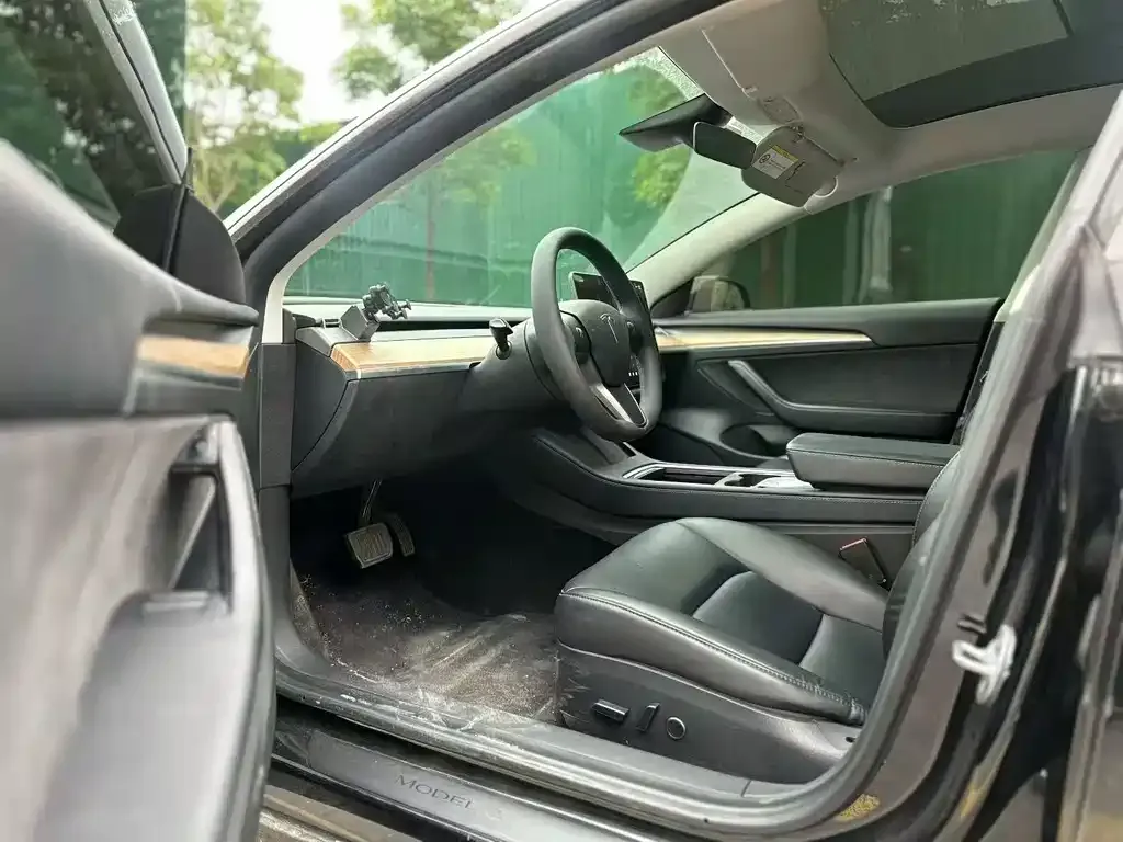 Tesla Model 3 — фото 5