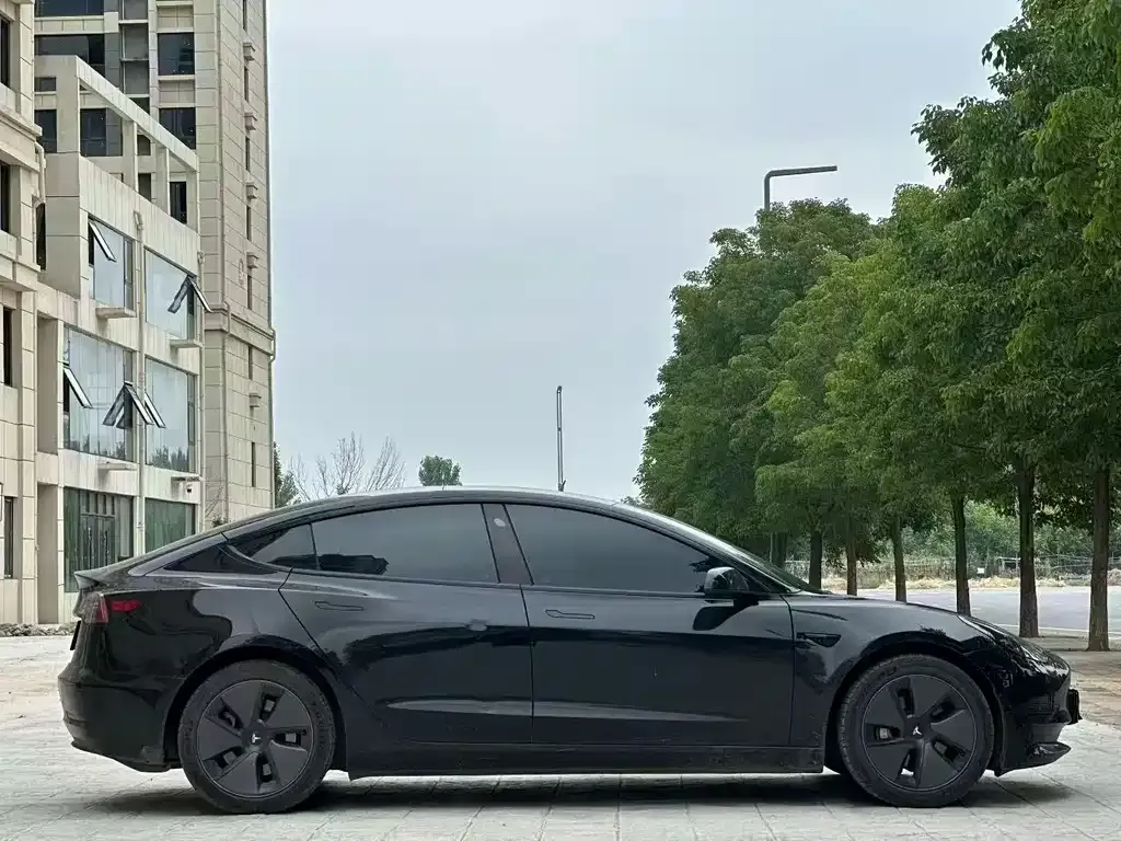 Tesla Model 3 — фото 4