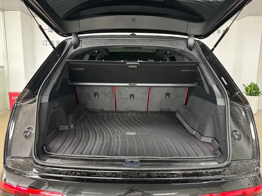 Audi SQ7 2024 из CN, фото 5