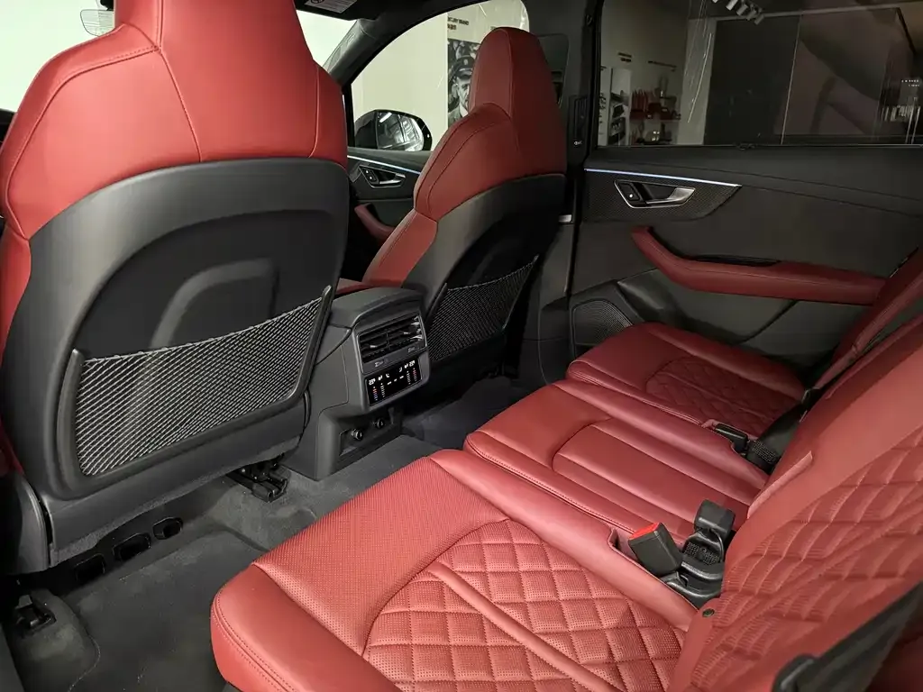 Audi SQ7 2024 из CN, фото 2
