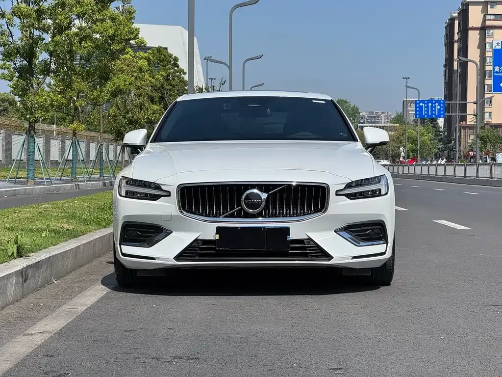 Volvo S60 — фото 4
