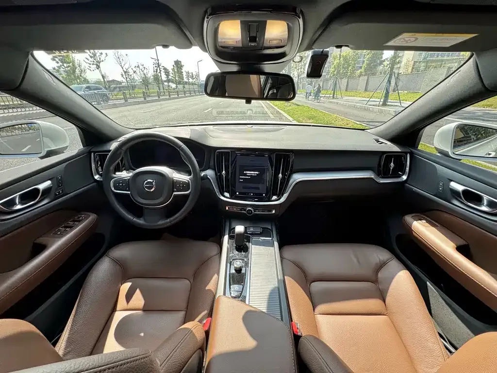 Volvo S60 — фото 10