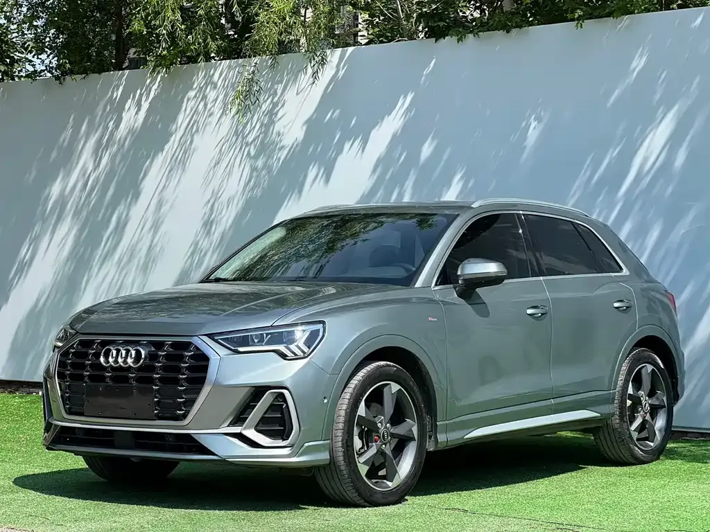 Audi Q3 — фото 1