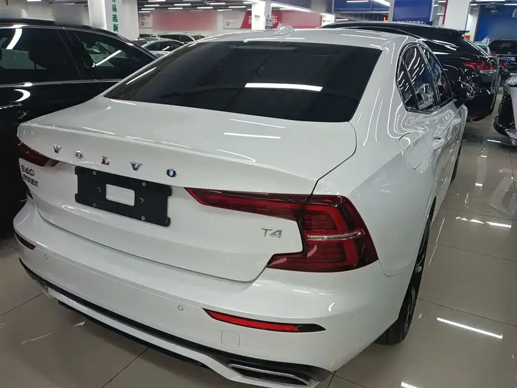 Volvo S60 — фото 10