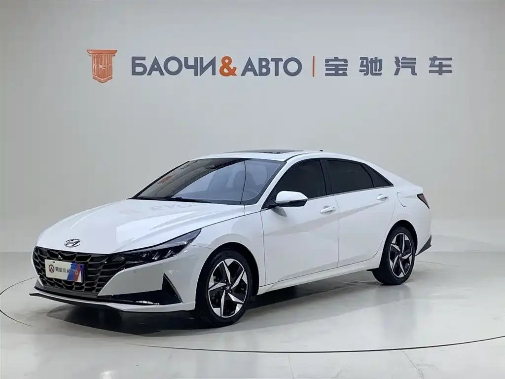 Hyundai Elantra — фото 1