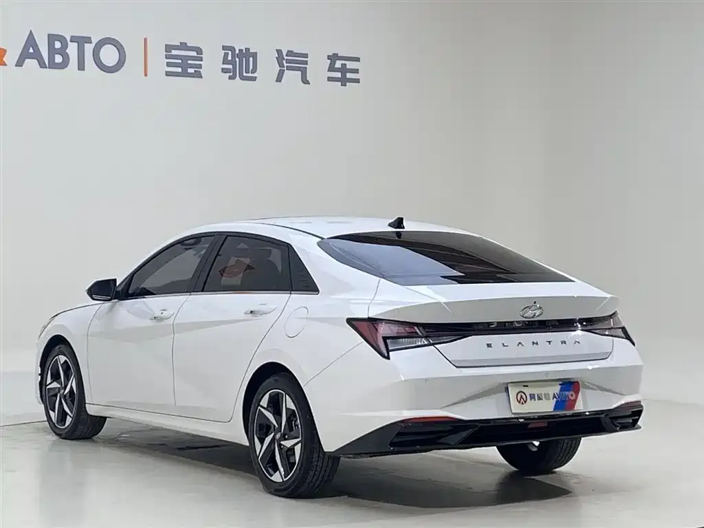 Hyundai Elantra — фото 8