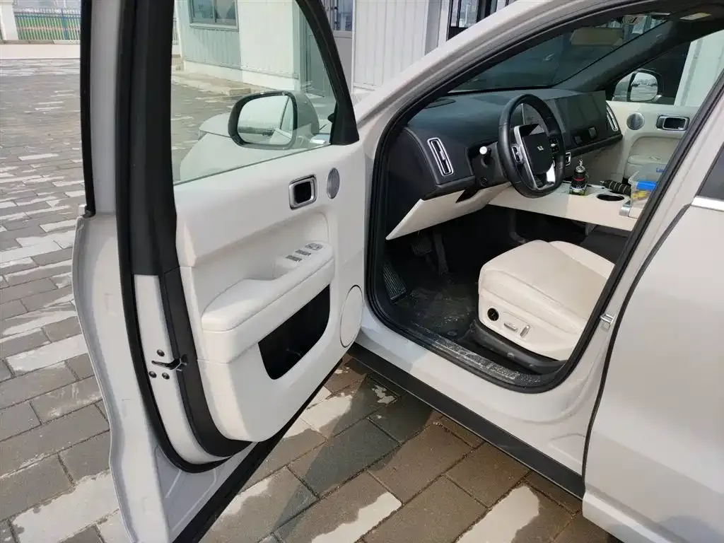 Li Auto L6 — фото 4