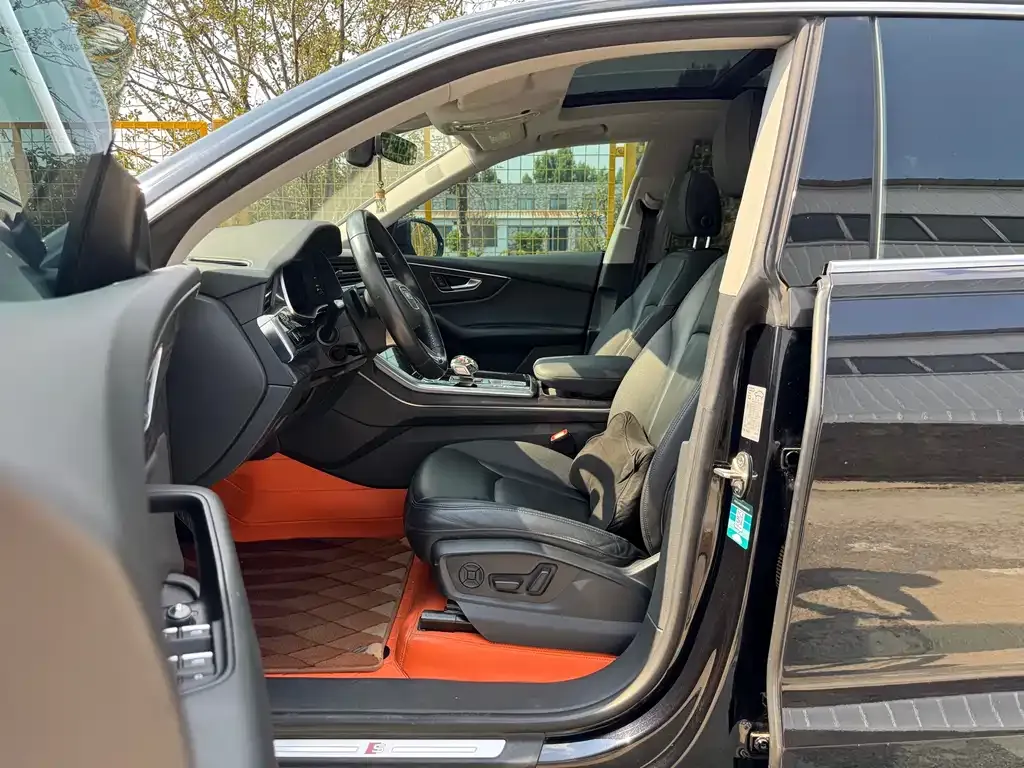 Audi Q8 2021 из CN, фото 5