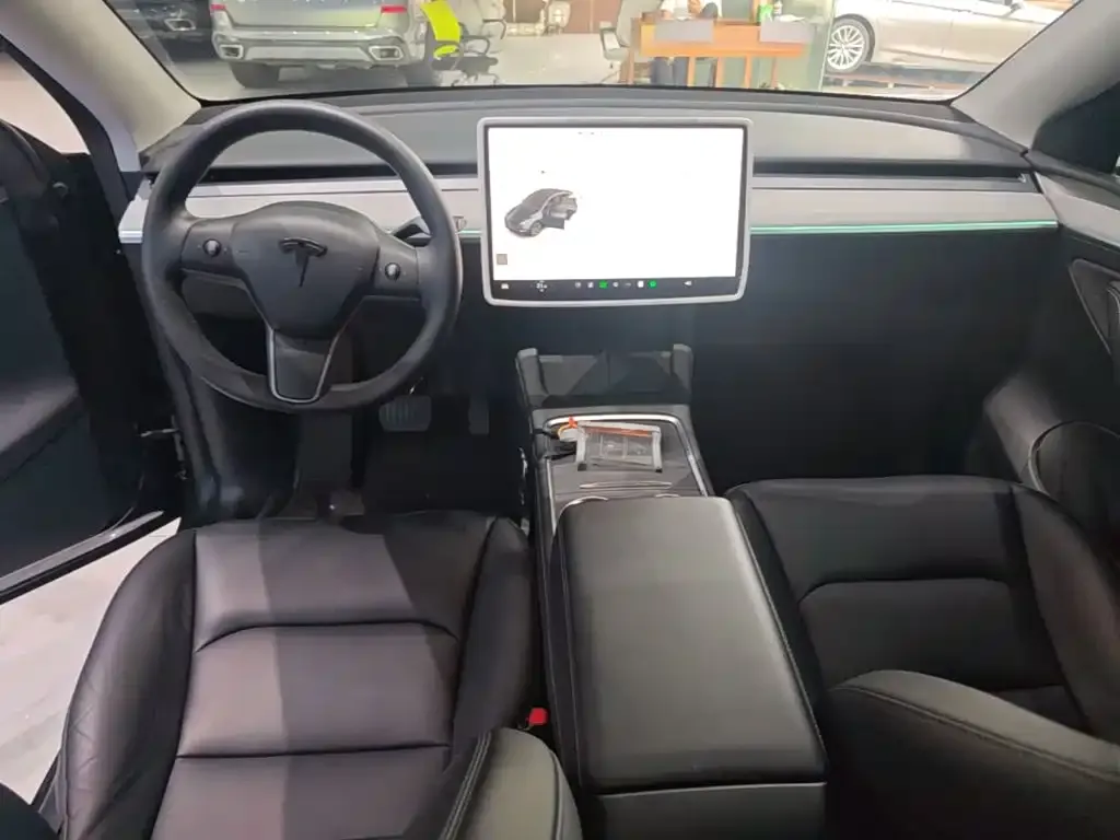 Tesla Model Y — фото 5